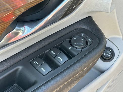 Used 2018 GMC Terrain SLE w/ Driver Convenience Package FWD image 16