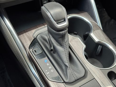 Used 2020 Toyota Highlander Limited FWD image 29