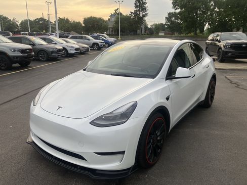 Used 2023 Tesla Model Y Performance AWD/4WD image 3
