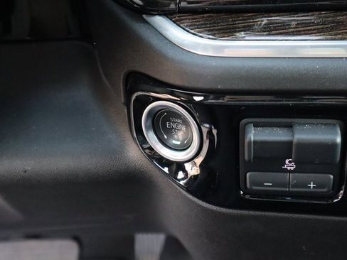 Used 2025 GMC Sierra 1500 Elevation image 34