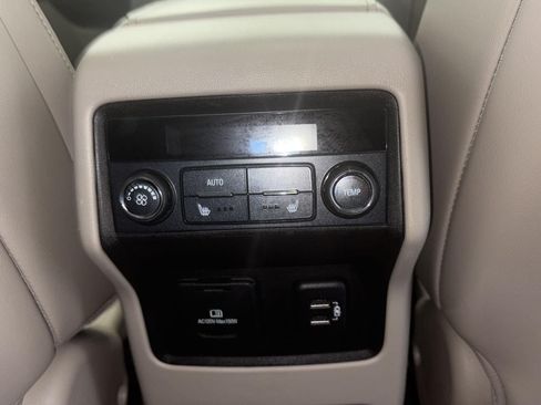 Used 2018 GMC Acadia Denali w/ Technology Package AWD/4WD image 12