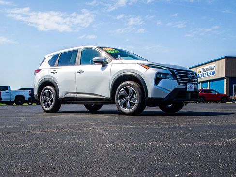 Used 2025 Nissan Rogue SV FWD image 9
