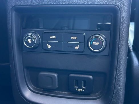 Used 2018 Buick Envision Essence FWD image 39
