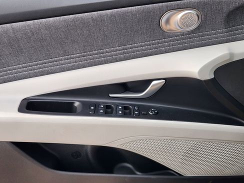 New 2026 Hyundai Elantra Limited FWD image 16