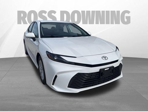 Used 2025 Toyota Camry LE image 9