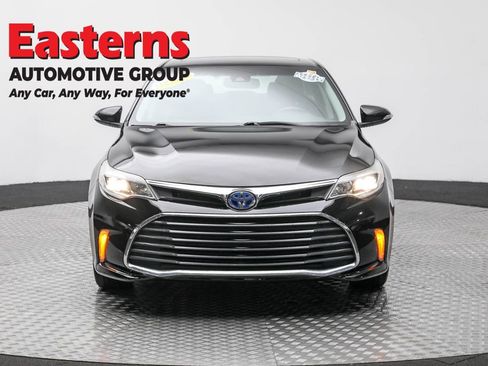 Used 2018 Toyota Avalon Limited image 2