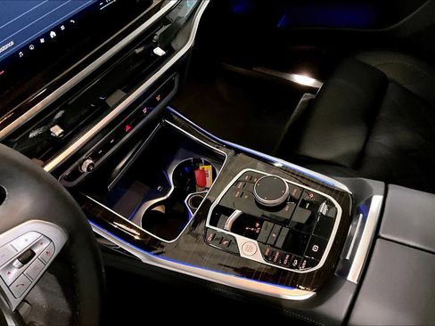 Used 2026 BMW X7 xDrive40i image 17