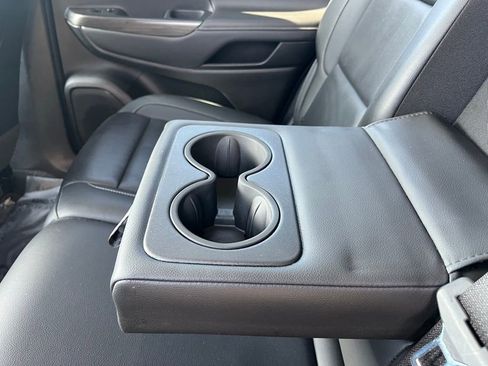 Used 2023 GMC Acadia SLT AWD/4WD image 26