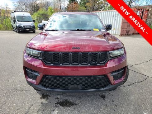 Used 2024 Jeep Grand Cherokee Altitude AWD/4WD image 8
