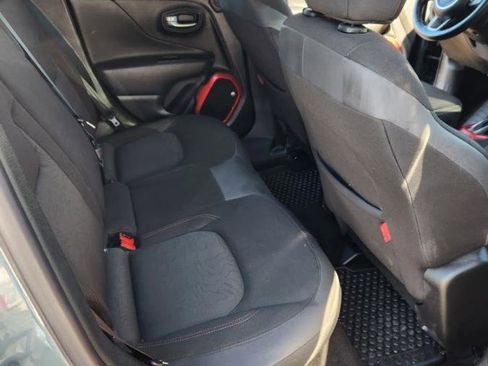 Used 2016 Jeep Renegade Trailhawk image 9