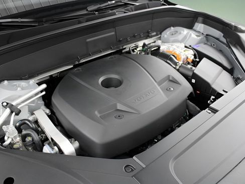 New 2025 Volvo XC90 T8 Plus w/ Protection Package Premier image 34