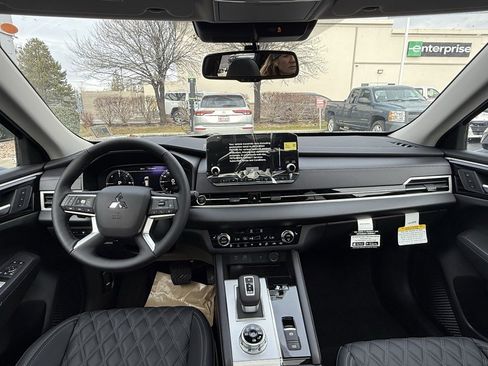 Used 2025 Mitsubishi Outlander SEL image 23