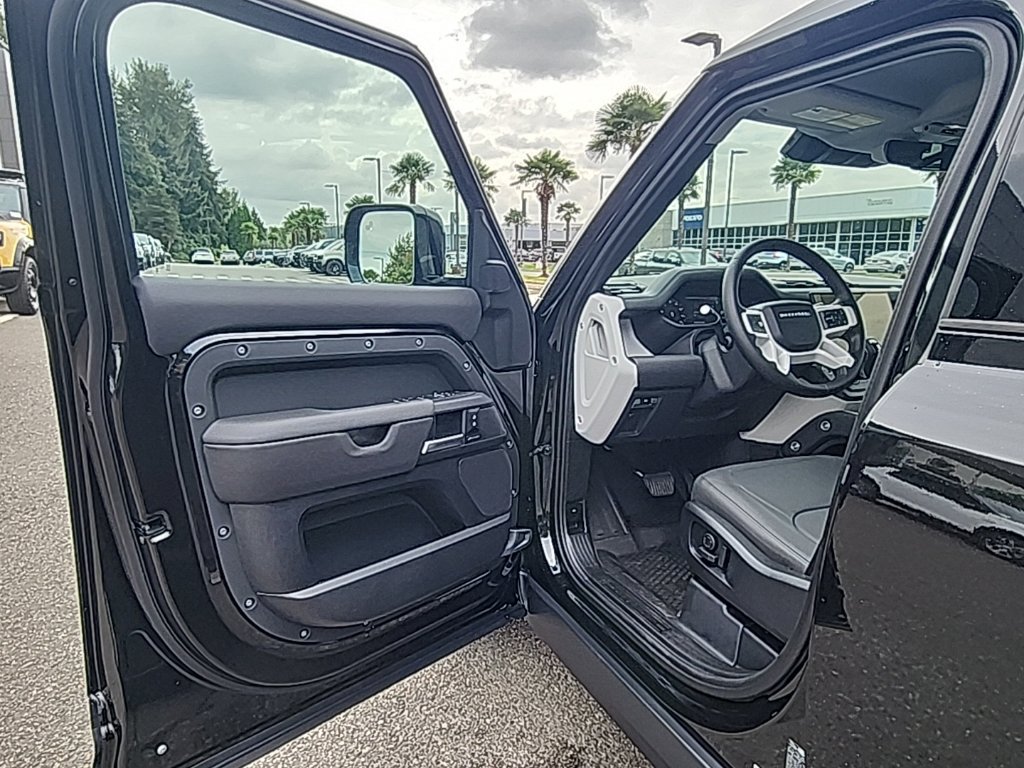 New 2026 Land Rover Defender 110 S AWD/4WD image 9
