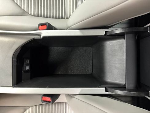Used 2021 Toyota Camry SE AWD/4WD image 23