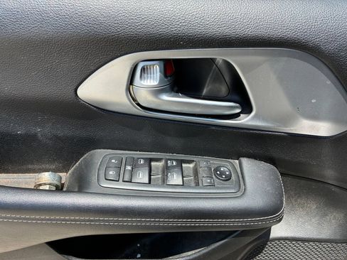 Used 2018 Chrysler Pacifica Touring Plus w/ S Appearance Package FWD image 6