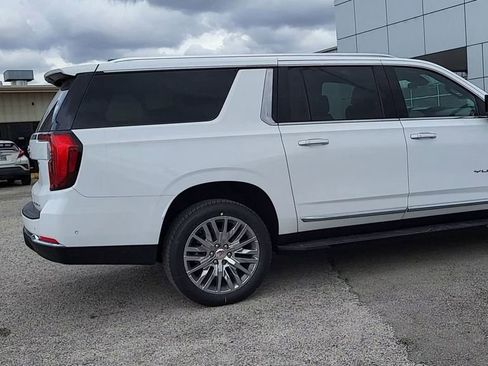 New 2026 GMC Yukon XL Elevation image 8