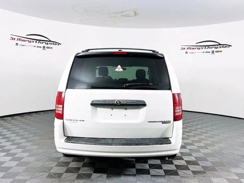 Used 2010 Chrysler Town & Country Touring w/ Family Value Group image 7