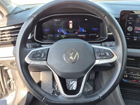 Used 2025 Volkswagen Jetta SE FWD image 19