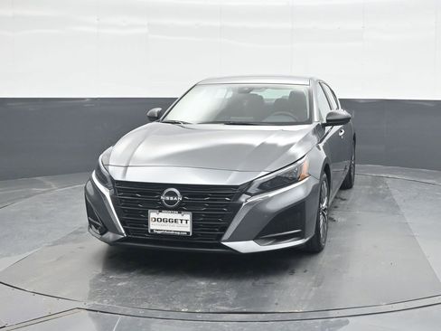 Used 2025 Nissan Altima 2.5 SV image 5