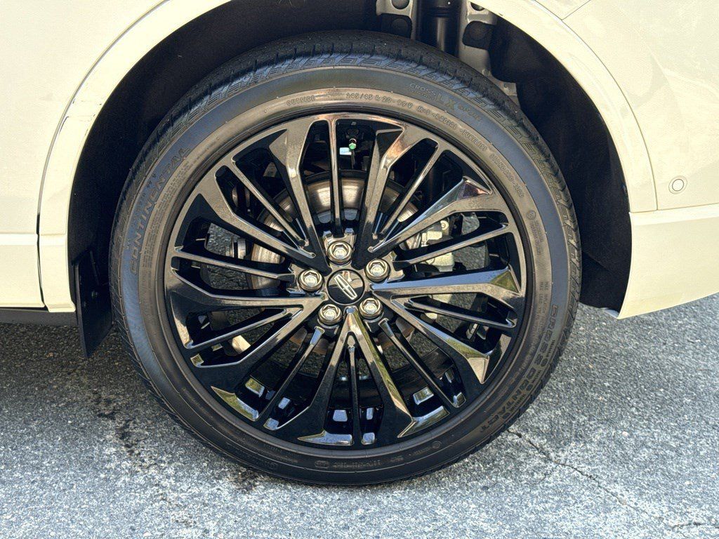 Used 2023 Lincoln Corsair Reserve w/ Equipment Group 202A FWD image 11