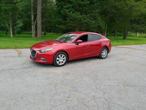 Used 2017 MAZDA MAZDA3 Sport FWD image 2