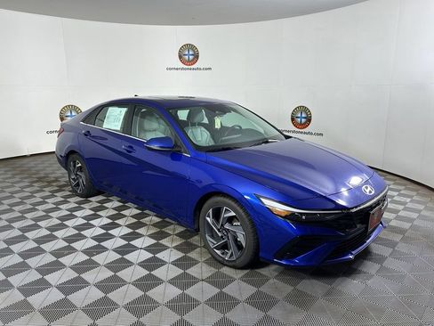 Used 2025 Hyundai Elantra Limited FWD image 16