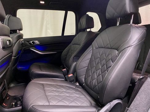 Used 2024 BMW X7 xDrive40i w/ M Sport Package AWD/4WD image 18