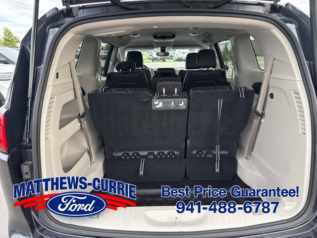 Used 2020 Chrysler Pacifica Touring-L FWD image 14