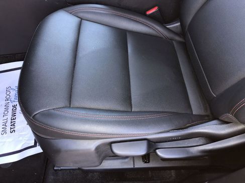 Used 2025 Chevrolet Trax RS w/ Sunroof Package FWD image 12
