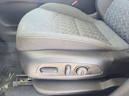 Used 2023 Chevrolet Equinox LT FWD image 28