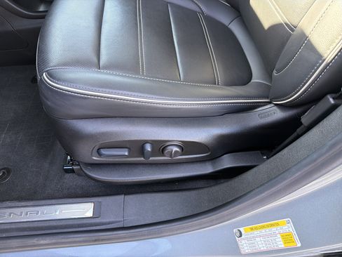 Used 2023 GMC Acadia Denali w/ Denali Technology Package FWD image 19