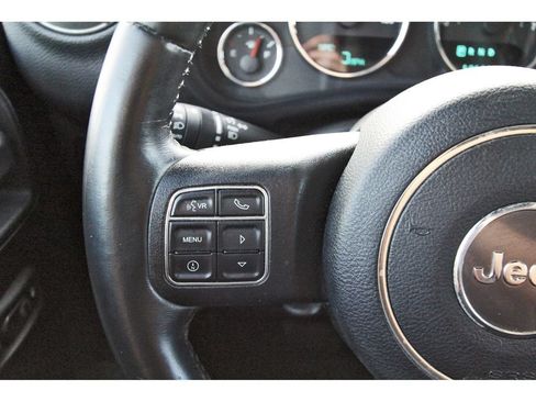 Used 2017 Jeep Wrangler Unlimited Rubicon w/ Connectivity Group AWD/4WD image 19