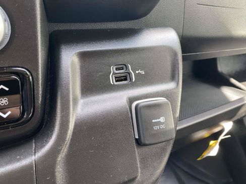 Used 2025 RAM ProMaster 2500 w/ U-Haul Equipment Group FWD image 19