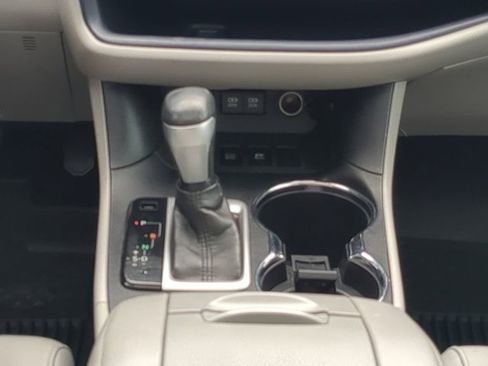 Used 2017 Toyota Highlander Limited image 18