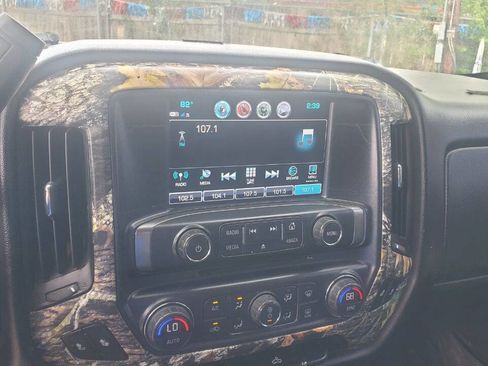 Used 2018 Chevrolet Silverado 1500 LT w/ Texas Edition image 17