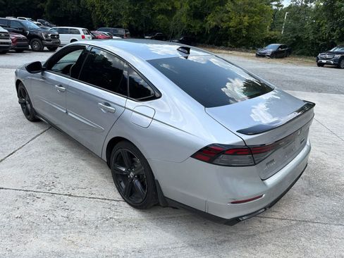 Used 2023 Honda Accord Sport image 9