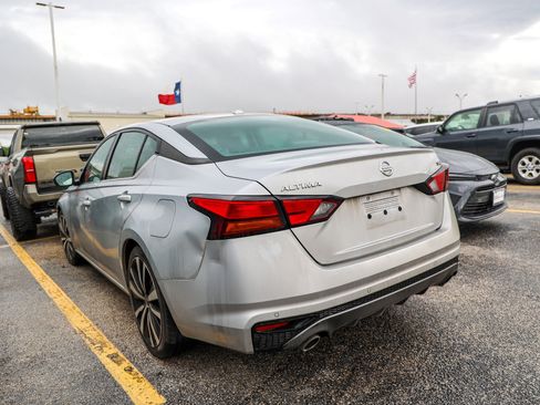 Used 2021 Nissan Altima 2.5 SR FWD image 9