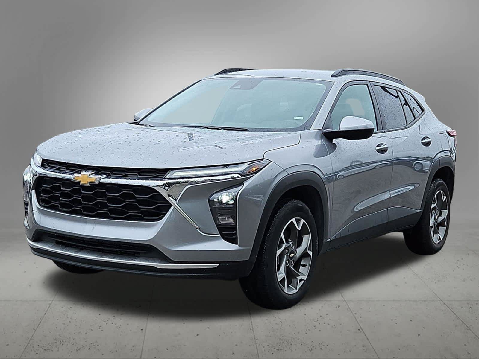 Used 2025 Chevrolet Trax LT FWD image 9