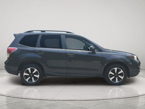 Used 2017 Subaru Forester 2.5i Premium AWD/4WD image 8