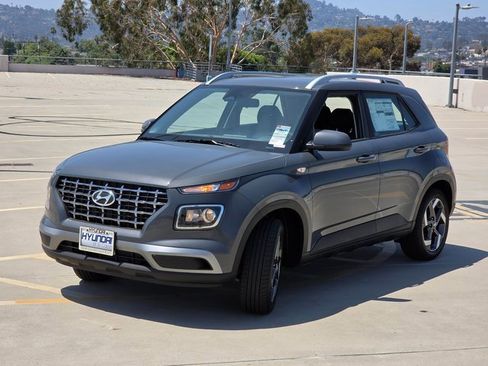 New 2025 Hyundai Venue SEL image 4