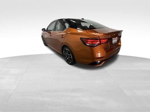 Used 2025 Nissan Sentra SR w/ SR Premium Package FWD image 11