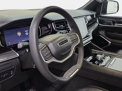 Used 2022 Jeep Wagoneer Series III w/ Premium Group I AWD/4WD image 14