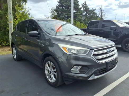 Used 2017 Ford Escape SE image 5