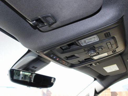 Used 2021 Chevrolet Tahoe Premier w/ Premium Package image 31