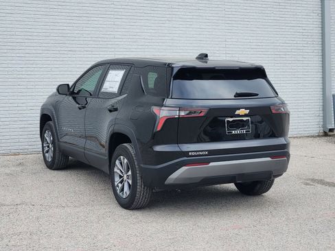 New 2026 Chevrolet Equinox LT w/ Convenience Package II FWD image 3