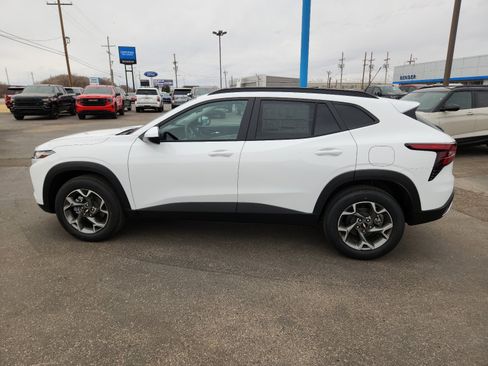 New 2026 Chevrolet Trax LT w/ Driver Confidence Package image 2