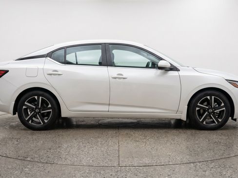 Used 2025 Nissan Sentra SV FWD image 11