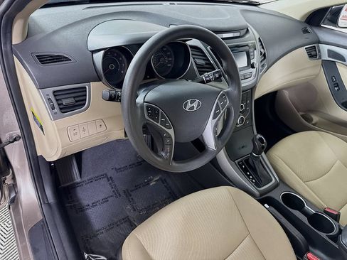 Used 2014 Hyundai Elantra SE w/ Option Group 02 FWD image 17