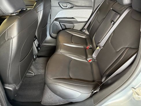 Used 2024 Jeep Compass Latitude image 20