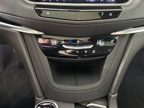 Used 2024 Cadillac XT6 Luxury image 23
